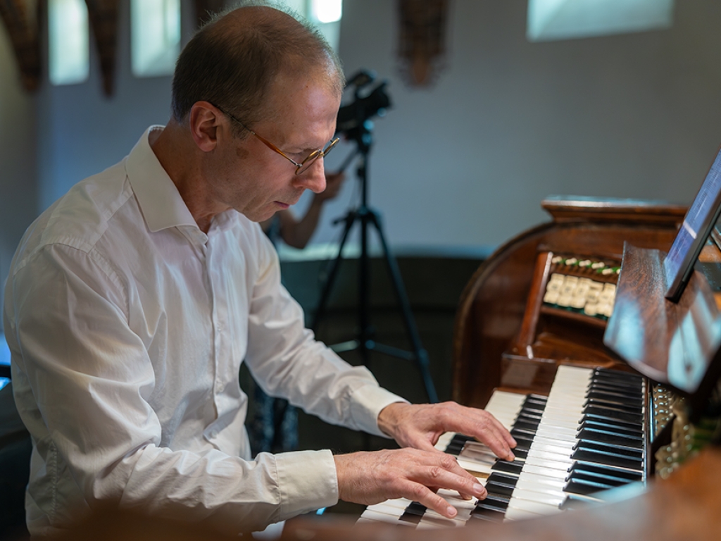 Joachim Thoms an der Sauer Orgel in Strausberg