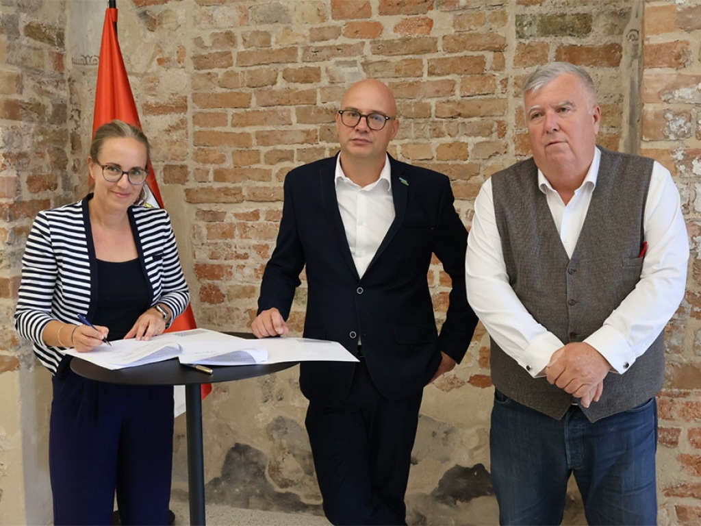 von links nach rechts: Frau Fälker, Herr Dr. Strasser, Herr Schmidt