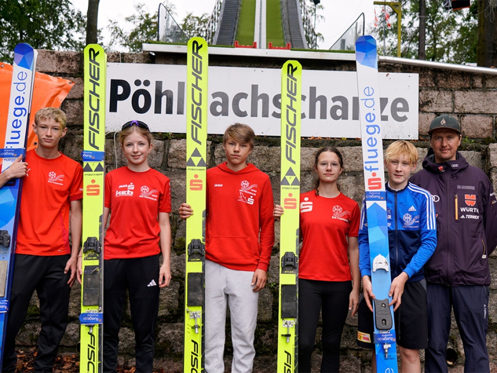 In Pöhla mit dabei: (von links Atreju Mulack, Pauline Linke, Bruno Quasdorf, Anja Rost, Leon Feuerstein und Landestrainer Stefan Wiedmann)