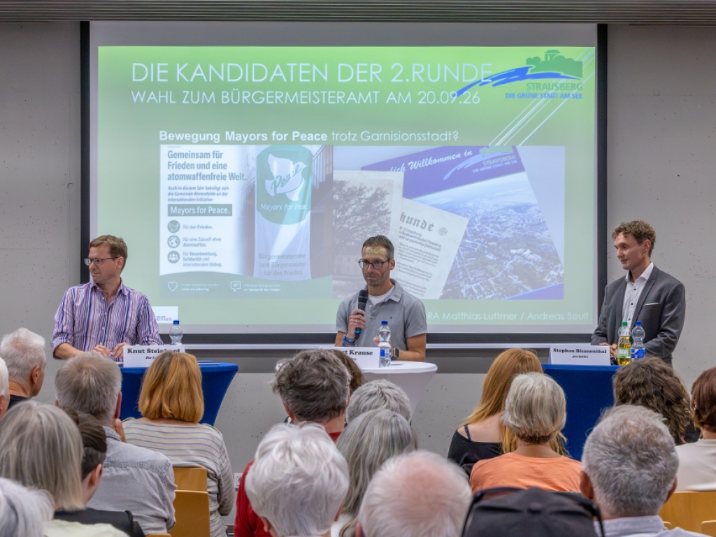 Im Podium: drei Kandidaten zur Bürgermeisterwahl