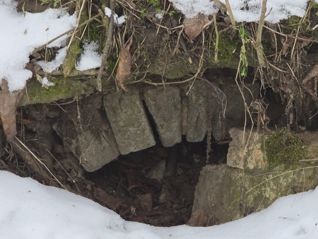 Spuren eines früheren Kohleabbaus finden sich noch an manchen Stellen in der Region.