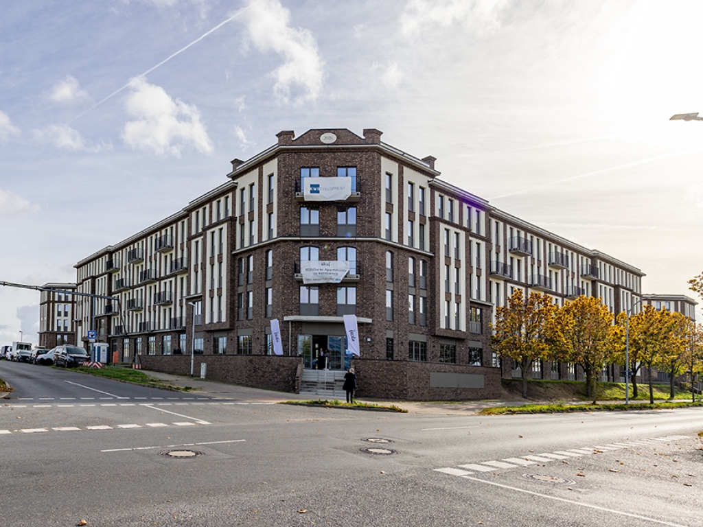 Das Apartmenthaus ist weithin sichtbar 